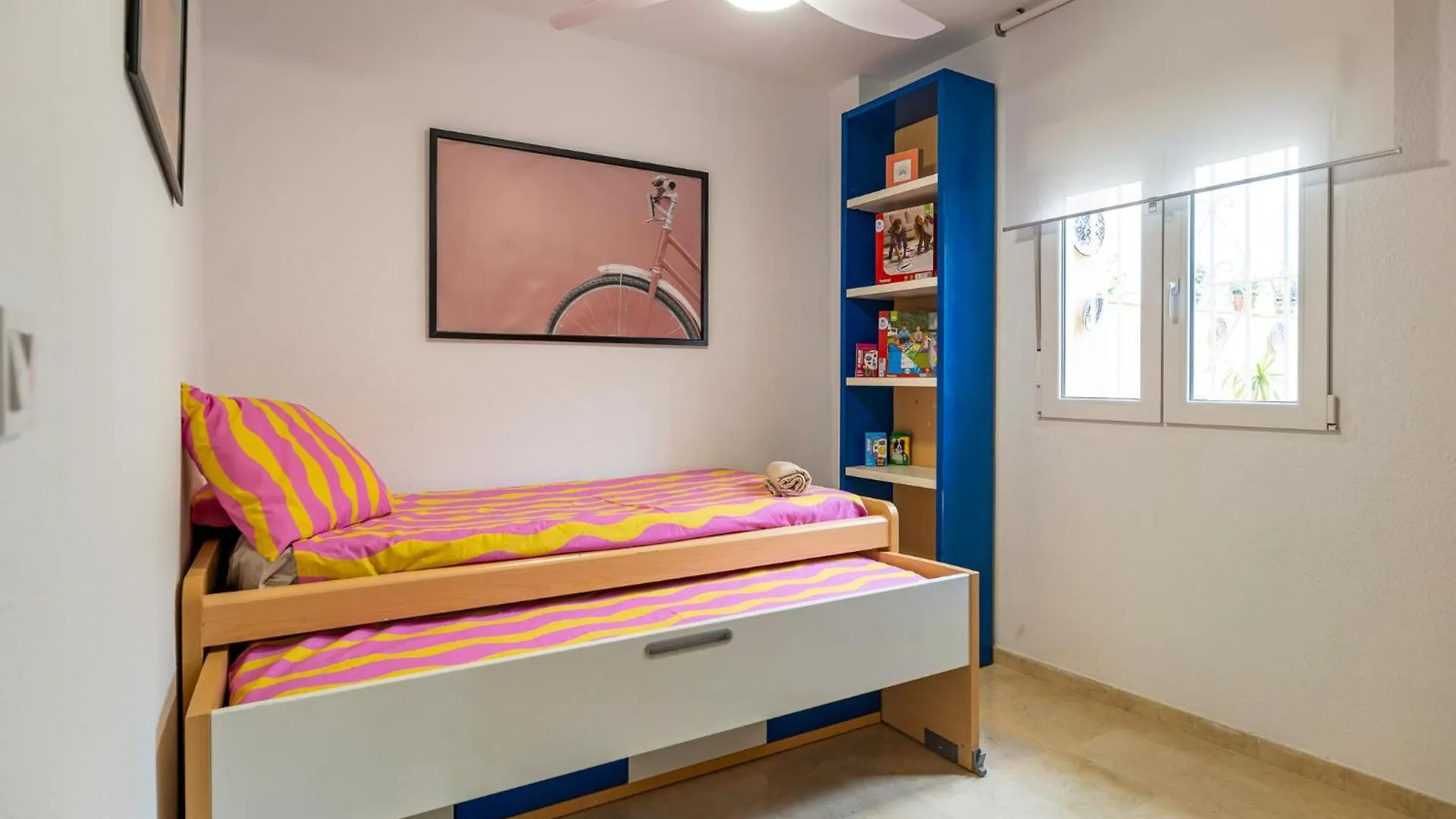 3 Bedroom Cozy Apartment In Velez Malaga Spanien