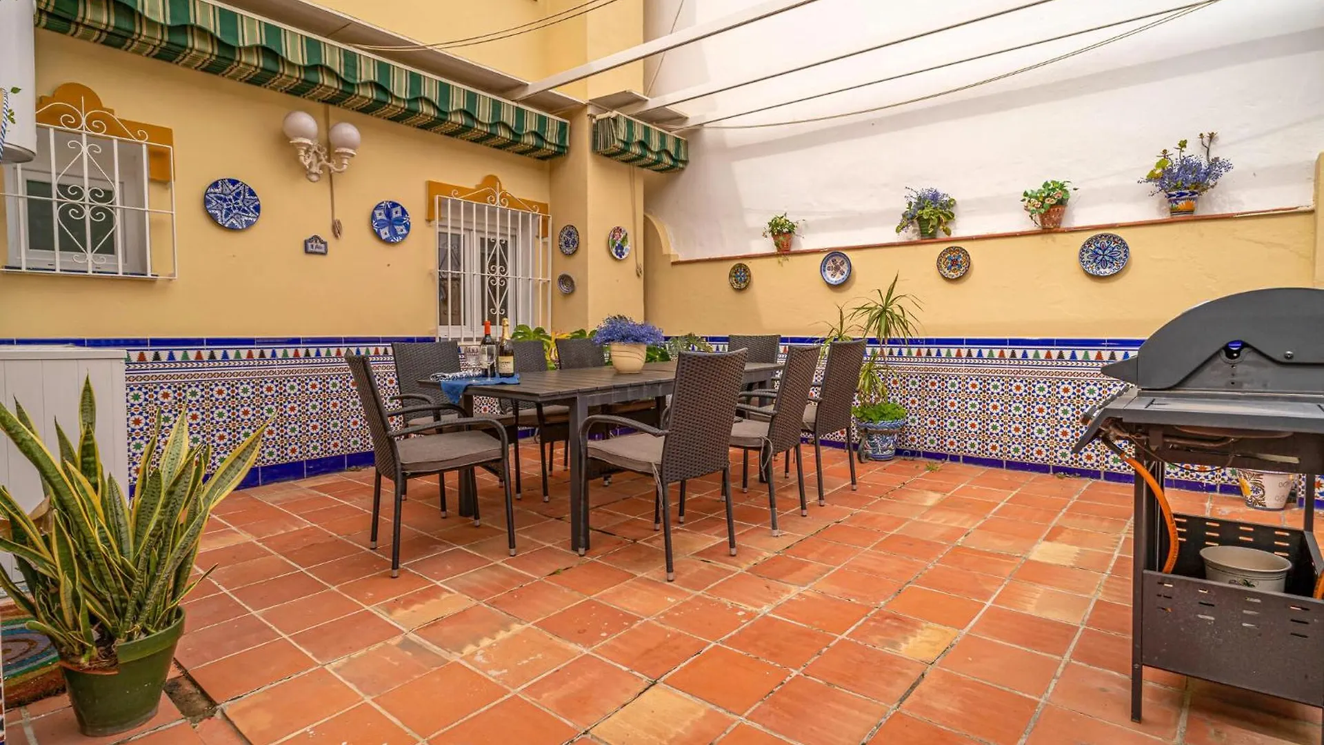 3 Bedroom Cozy Apartment In Velez Malaga 0*,